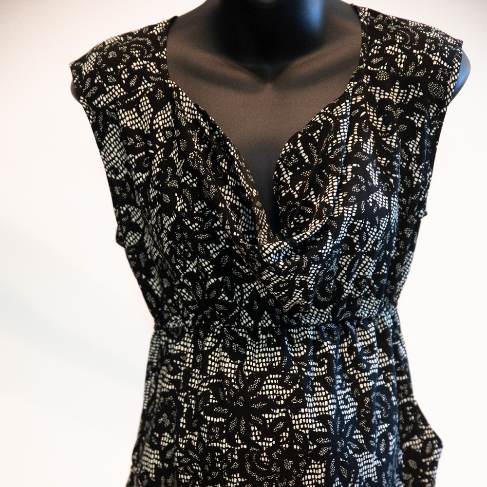 Black/white floral print maternity blouse